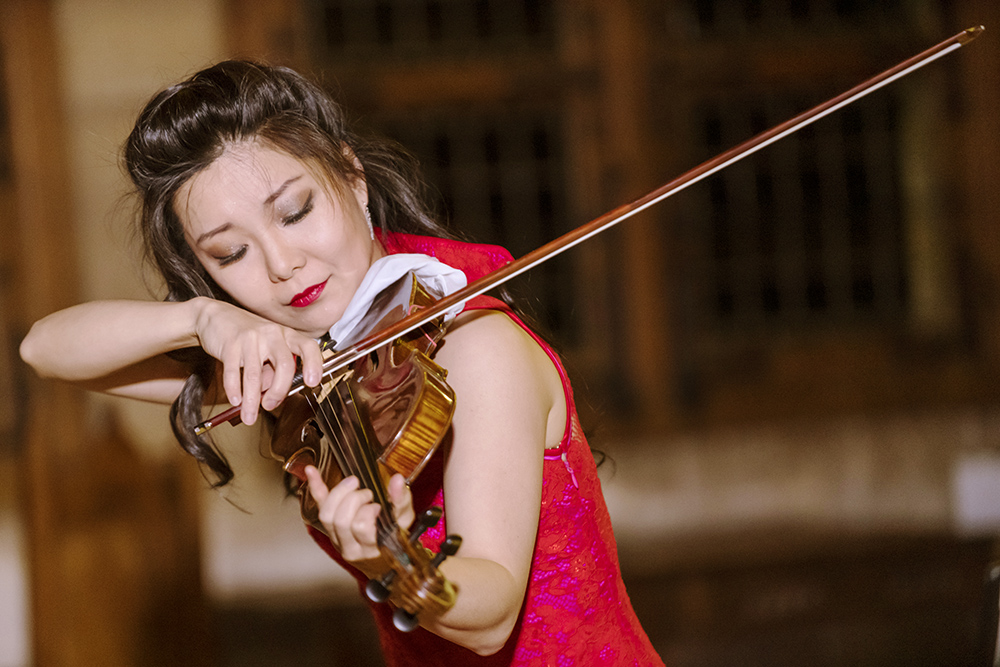Yi-Jia Susanne Hou virtuoso concert violinist soloist